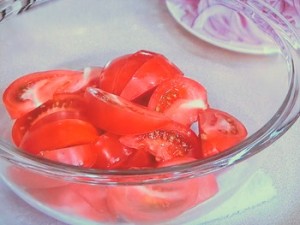 トマトと紫玉ねぎのサラダ