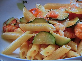 【きょうの料理ビギナーズ】小エビとズッキーニのトマトペンネのレシピ・真中秀幸