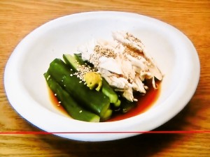 たたききゅうりとゆで鶏の辛子酢和え