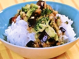 【趣味Do楽】なすとブロッコリーのバターじょうゆ丼のレシピ・うーら
