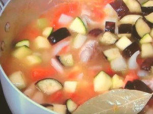 夏野菜とチキンのスープ ライム風味