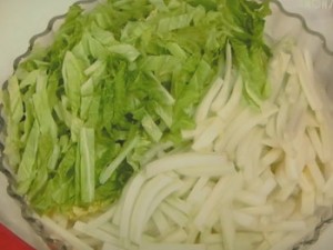 白菜が丸ごと食べたくなる簡単サラダ