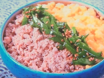【おかずのクッキング】鶏そぼろ炒り卵丼のレシピ・笠原将弘