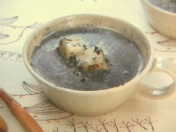 【おかずのクッキング】餅入り黒ごま豆乳汁のレシピ・できるかな１分クッキング・鈴木薫