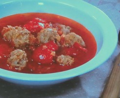 パプリカと肉団子のトマトスープ