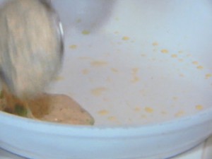 豆乳オリーブソース入りきな粉と枝豆のパンケーキ