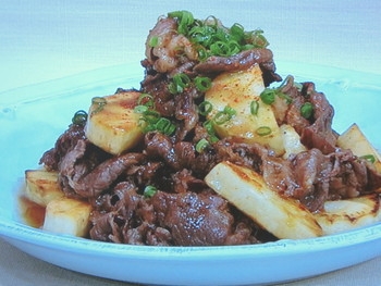 【ノンストップ】すき焼き牛肉と焼き山芋の炒め物のレシピ・三ツ星シュフの食ナビ