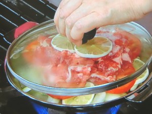 豚肉と野菜のレモンスープ蒸し