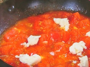 薄切り肉団子のフレッシュトマトソース