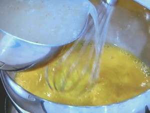 焼きにんにくのふわふわ卵スープ