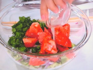 カリカリとろ～り目玉焼き＆ザクッと！刻み野菜のサラダ