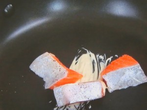 秋鮭とキノコのコクマヨ炒め