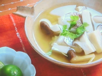 【きょうの料理ビギナーズ】きのこと白身魚の土瓶蒸し風のレシピ・大庭英子