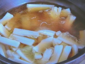 カキの酸辣湯（サンラータン）鍋