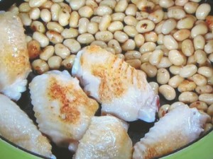 大豆と手羽の梅煮