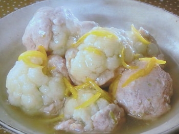 【きょうの料理ビギナーズ】カリフラワーのひき肉包み煮のレシピ・大庭英子