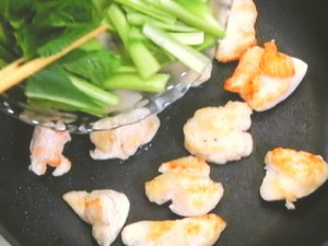 鶏肉と小松菜の炒め物