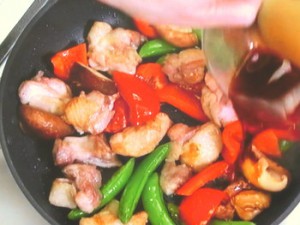 鶏肉と野菜の黒酢炒め
