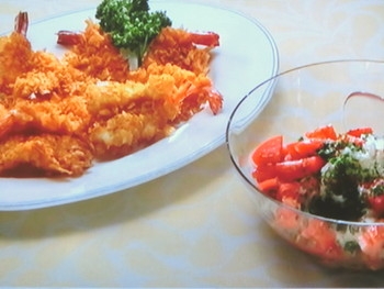 【おかずのクッキング】海老のコーンフレークフライ＆トマトサラダのレシピ・土井善晴