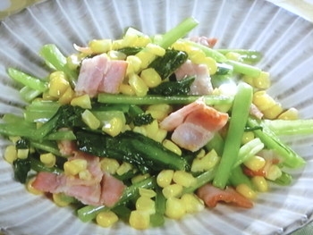 【きょうの料理ビギナーズ】とうもろこし、小松菜、ベーコン炒めのレシピ・河野雅子