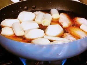 鶏手羽と里芋の甘辛煮