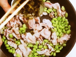 豚こまと枝豆、高菜の炒め物