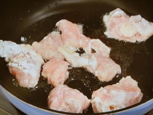 美味しい♪鶏胸肉と里芋のピリ辛味噌煮☆