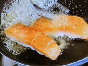 鮭のソテー梅干しバターソース