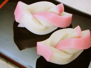 【おかずのクッキング】かまぼこの飾り切り「むすび」のレシピ・鈴廣かまぼこ