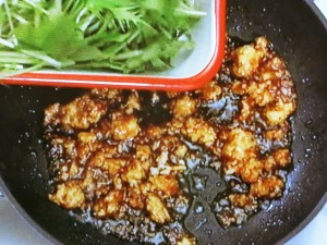 水菜と鶏そぼろのピリ辛炒め