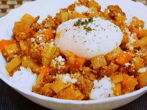 【ノンストップ】たっぷり野菜のボロネーゼ丼のレシピ・行列シェフのまかない・家ごはん・鈴木弥平