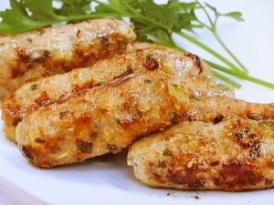 【ノンストップ】豚ひき肉とセロリの焼きソーセージ風のレシピ・三ツ星シュフの食ナビ