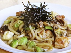 【きょうの料理】鶏肉とアボカドの焼きうどんのレシピ・村山瑛子