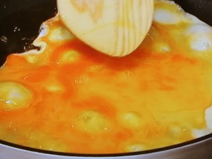 ふんわりトマト卵のせごはん