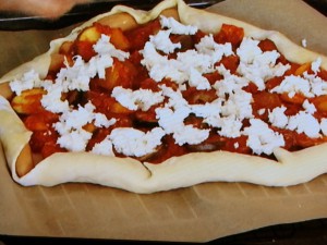 ナスとズッキーニのトマトソースピザ
