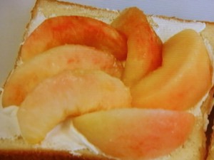 桃のサンドイッチ