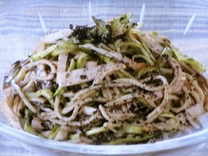 【きょうの料理ビギナーズ】きゅうりとハムのごまあえそばのレシピ・藤野嘉子