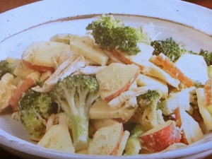 【キューピー３分クッキング】蒸し鶏、りんご、ブロッコリーのごまソースあえのレシピ・小林まさみ