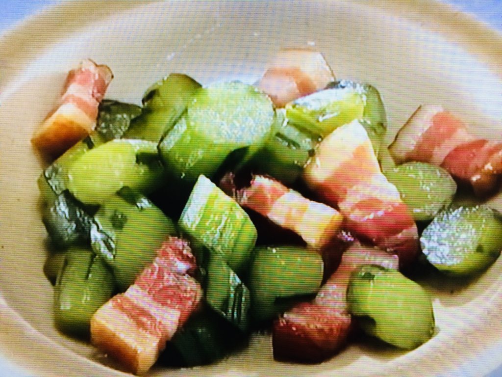 【おかずのクッキング】きゅうりとベーコンの煮つけのレシピ・土井善晴