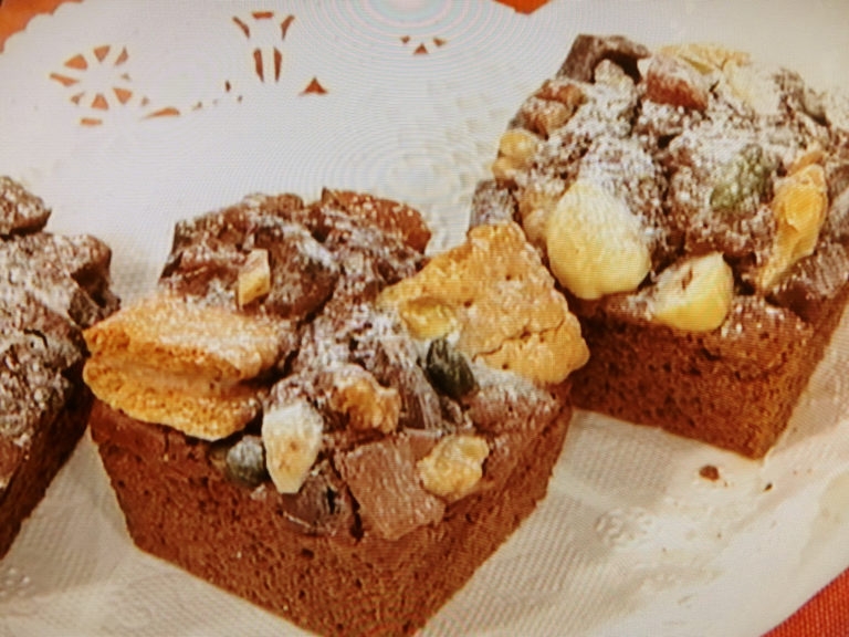 ファッジブラウニーカップケーキとピーナッツバターフロスティングのレシピ