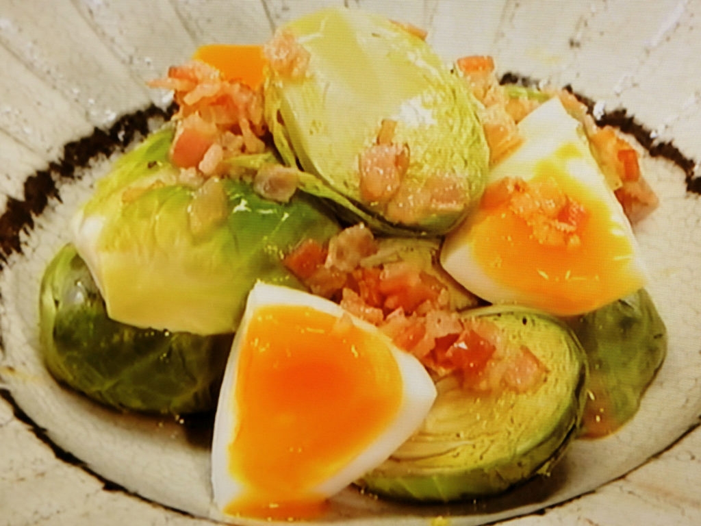 【趣味どきっ！】芽キャベツと半熟卵のホットサラダのレシピ・本多京子