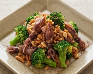 沸騰ワード10のレシピ・ホタルイカとブロッコリーの柿ピー和え