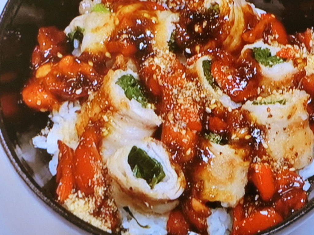 【きじまりゅうたの小腹すいてませんか？】のりトマトだれのにらの肉巻き丼のレシピ・きじまりゅうた