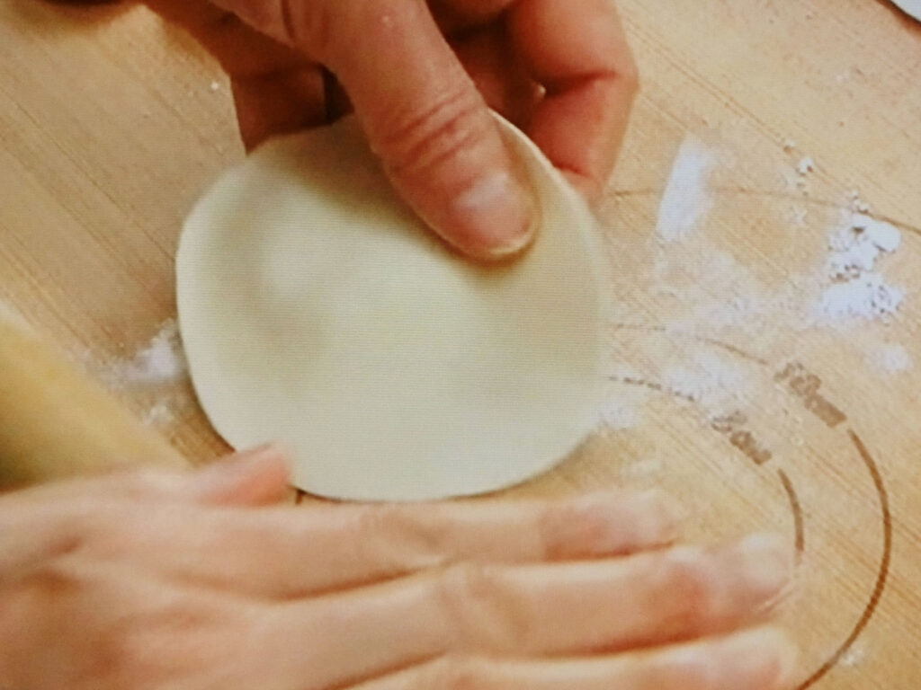 【おかずのクッキング】もちもち水餃子の皮のレシピ・ウー・ウェン