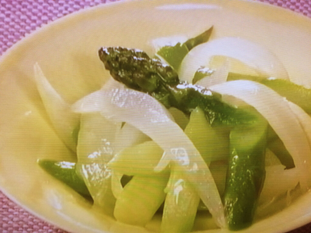 【きょうの料理ビギナーズ】アスパラガスとたまねぎのグラッセのレシピ