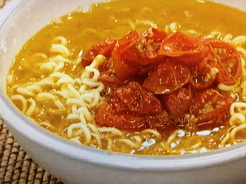 【クイズとくもり】オイルも使う！セミドライミニトマトの塩ラーメンのレシピ・クイズとくもり