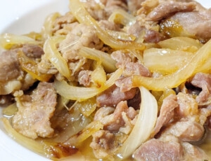 相葉マナブ 新玉ねぎと豚肉の粒マスタード炒めの料理レシピ おさらいキッチン