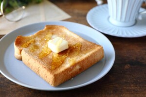 家事ヤロウのレシピ・はちみつ塩バタートースト