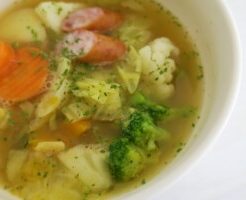 きょうの料理ビギナーズのレシピ・ソーセージとキャベツのスープ