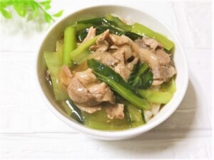 きょうの料理ビギナーズのレシピ・小松菜と牛肉のスープかけご飯